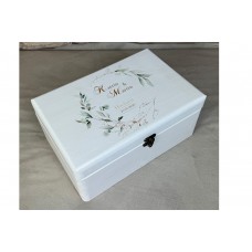 Hochzeitsbox, Erinnerungskiste Floral mit Schrift im Kranz,  zur Hochzeit personalisiert