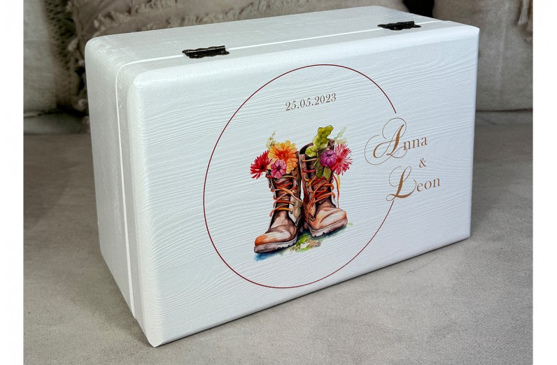 Hochzeitsbox, Erinnerungskiste Hochzeit personalisiert, rustikal mit Blumenstiefel 