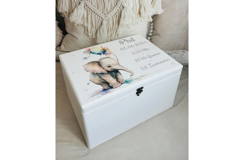 Erinnerungsbox mit süßem Elefanten mit Luftballons, mit Geburtsdaten personalisiert